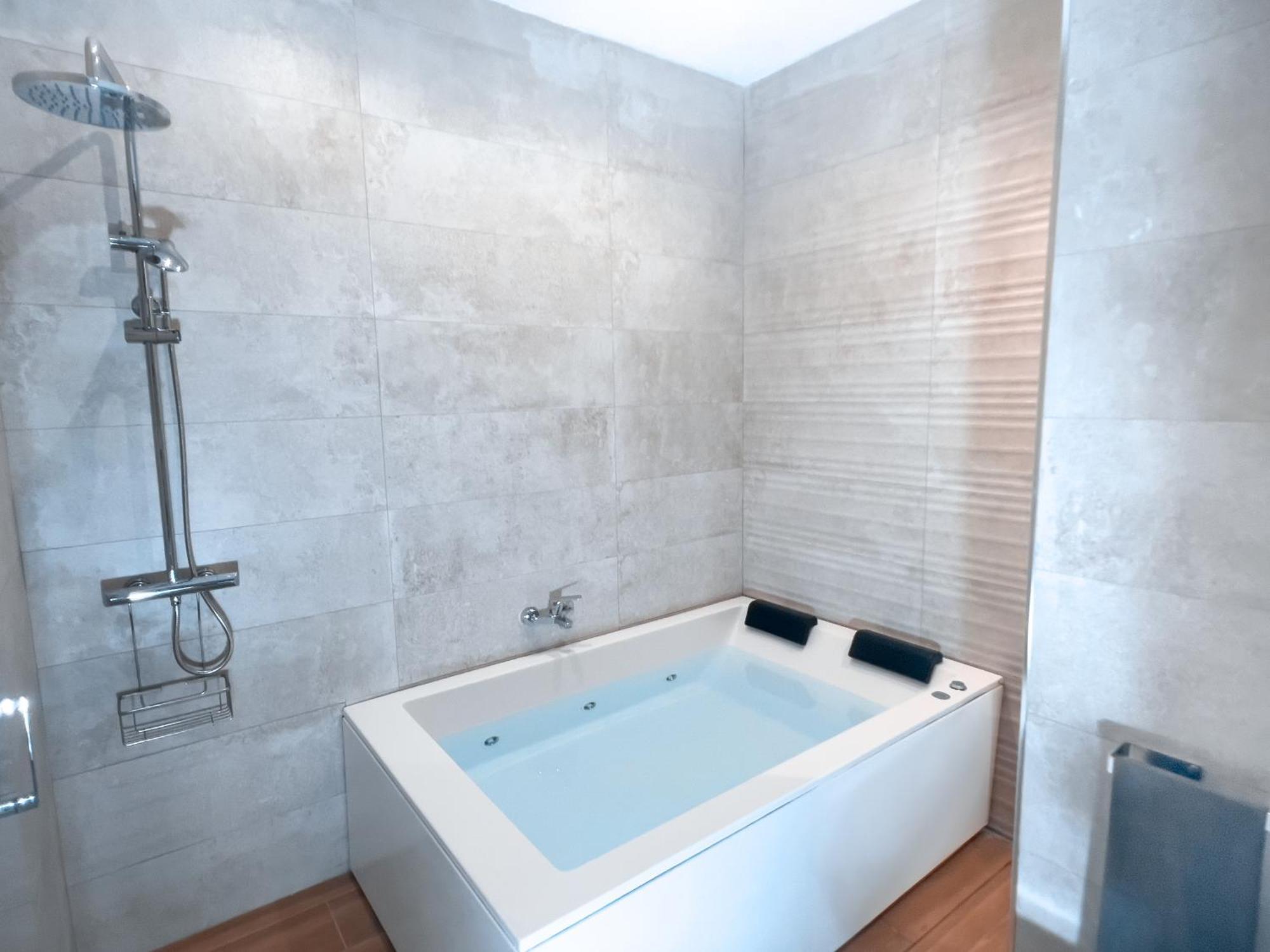 Acogedor Estudio En Triana Con Jacuzzi Y Wifi Sevilla Eksteriør bilde